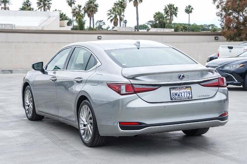 2019 Lexus ES 300h Luxury