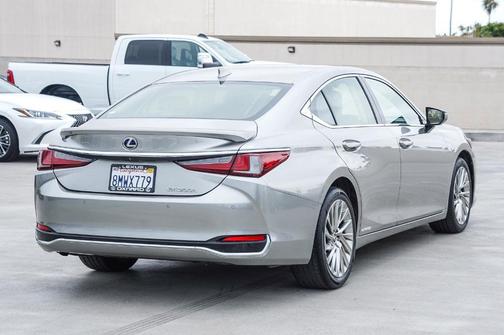 2019 Lexus ES 300h Luxury