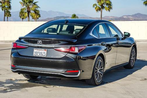 2025 Lexus ES 300h Base