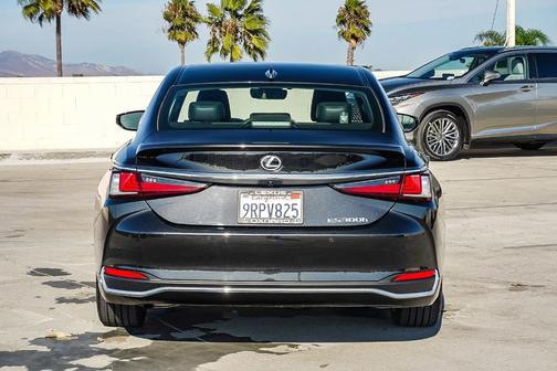 2025 Lexus ES 300h Base