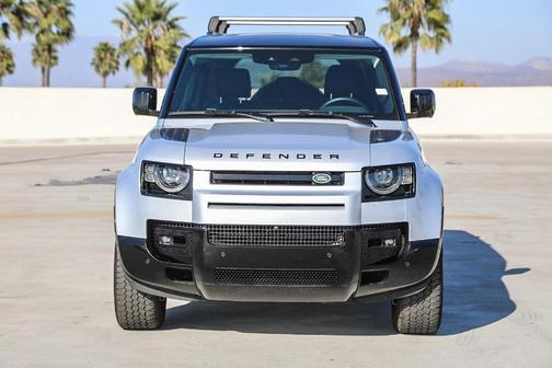 2024 Land Rover Defender P400 X-Dynamic SE