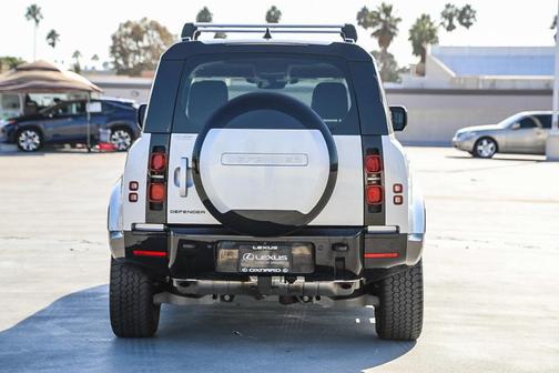2024 Land Rover Defender P400 X-Dynamic SE