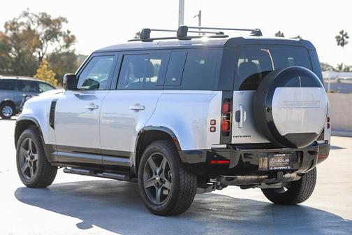 2024 Land Rover Defender P400 X-Dynamic SE