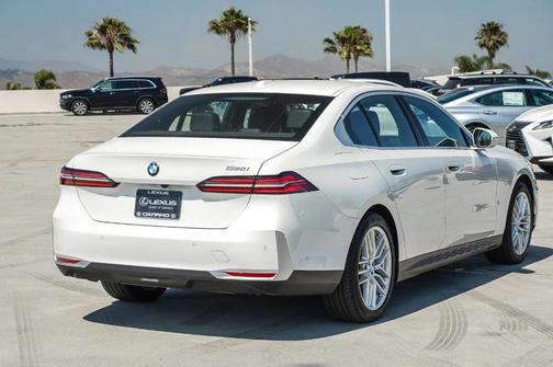 2025 BMW 530 i