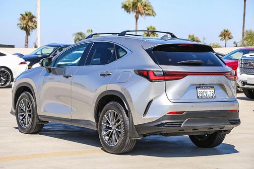 2025 Lexus NX 350h Premium