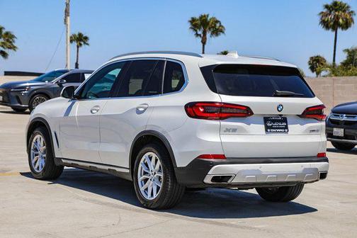 Mineral White Metallic 2021 BMW X5 sDrive40i