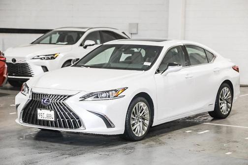 2022 Lexus ES 300h Luxury