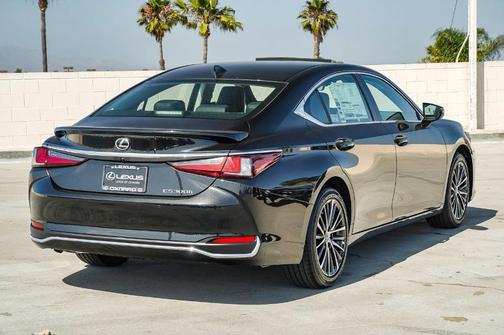 2025 Lexus ES 300h Base