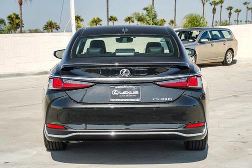 2025 Lexus ES 300h Base