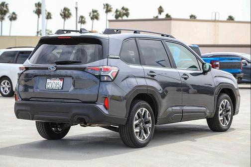 Magnetite Gray Metallic 2025 Subaru Forester Premium