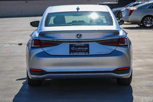 2025 Lexus ES 300h Base