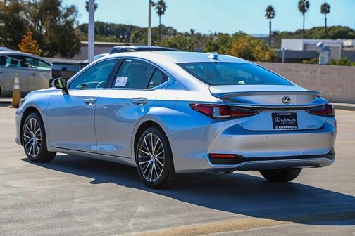 2025 Lexus ES 300h Base