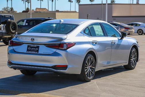 2025 Lexus ES 300h Base