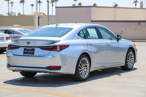 2025 Lexus ES 300h Luxury