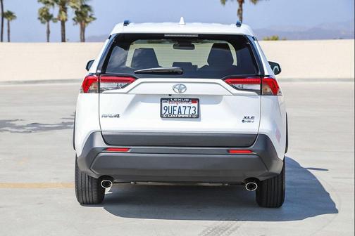 Ice 2025 Toyota RAV4 Hybrid XLE