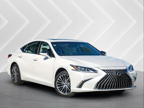 Eminent White Pearl 2025 Lexus ES 300h F SPORT Design