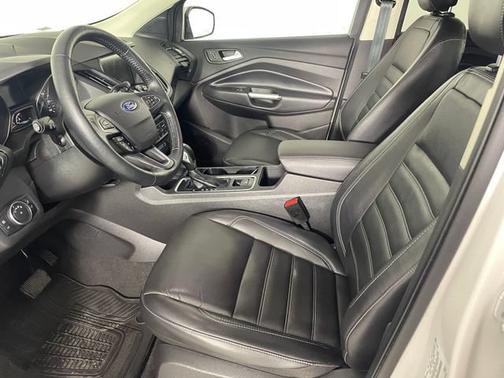 White Platinum Metallic Tri-Coat 2019 Ford Escape Titanium