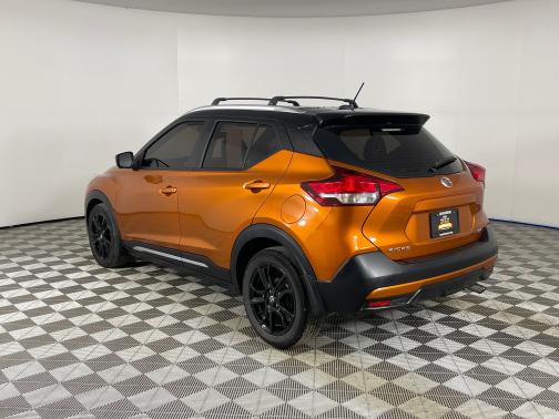 Monarch Orange/Super Black 2019 Nissan Kicks SR