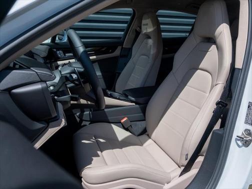 2025 Porsche Panamera 4