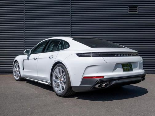 2025 Porsche Panamera 4