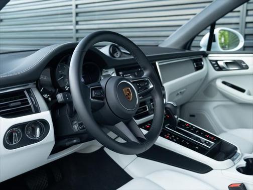 2022 Porsche Macan Base