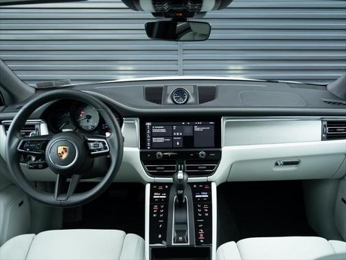 2022 Porsche Macan Base