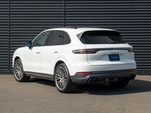 2022 Porsche Cayenne Platinum Edition
