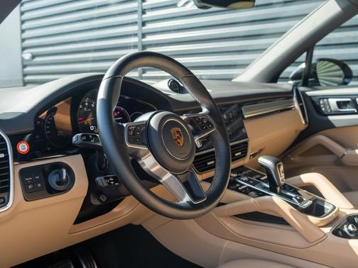 2022 Porsche Cayenne Platinum Edition