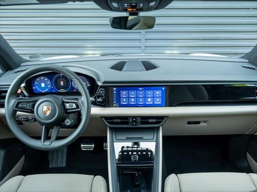 2025 Porsche Macan Base