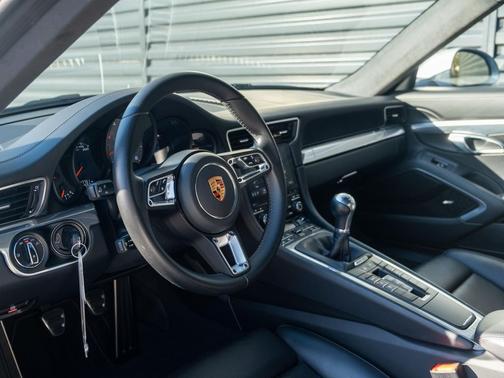 2019 Porsche 911 Carrera S