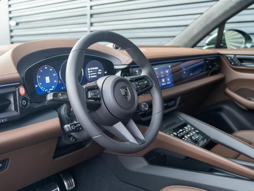 2025 Porsche Macan Turbo