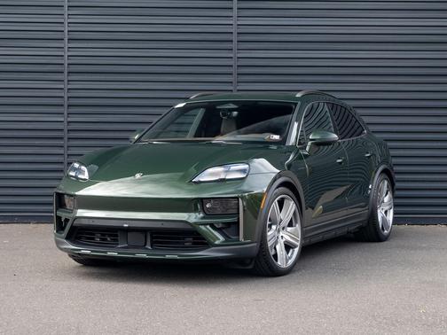 2025 Porsche Macan Turbo
