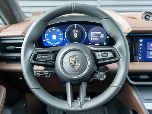 2025 Porsche Macan Turbo