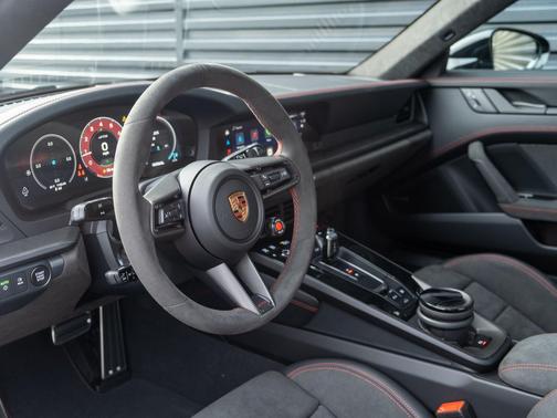 2026 Porsche 911 Carrera 4 GTS