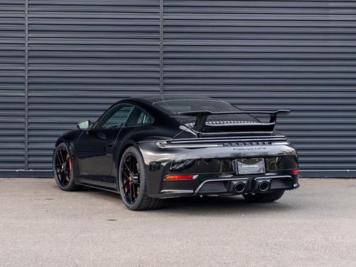 2026 Porsche 911 Carrera 4 GTS