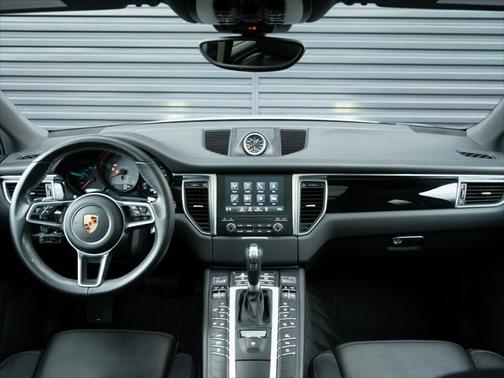 2018 Porsche Macan Base