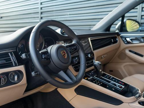 2025 Porsche Macan T