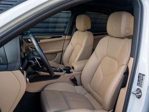 2025 Porsche Macan T