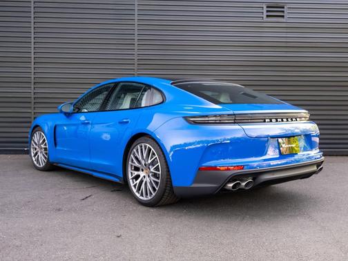 2025 Porsche Panamera 4