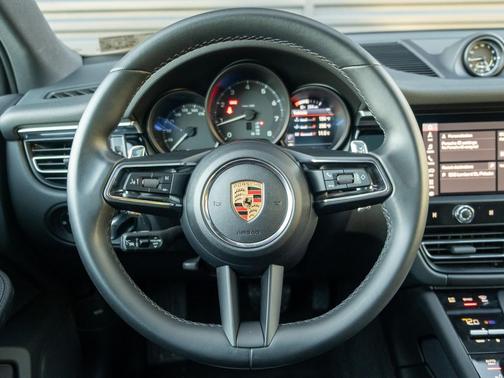 2023 Porsche Macan 