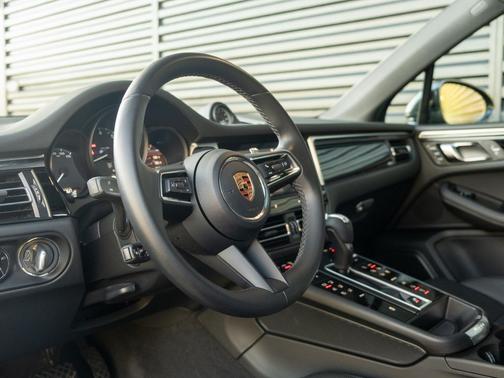2023 Porsche Macan 