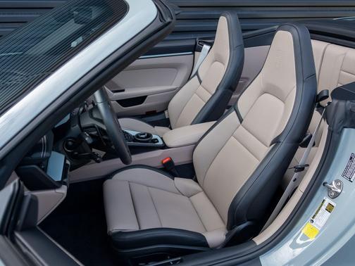 2025 Porsche 911 Carrera