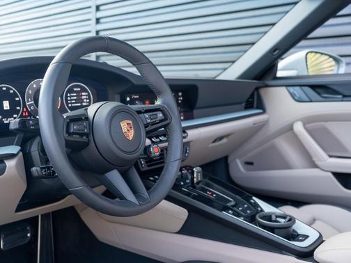2025 Porsche 911 Carrera