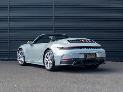 2025 Porsche 911 Carrera