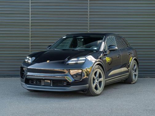 Jet Black 2026 Porsche Macan Macan Electric 4