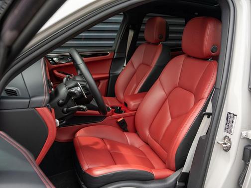 Chalk 2023 Porsche Macan Macan