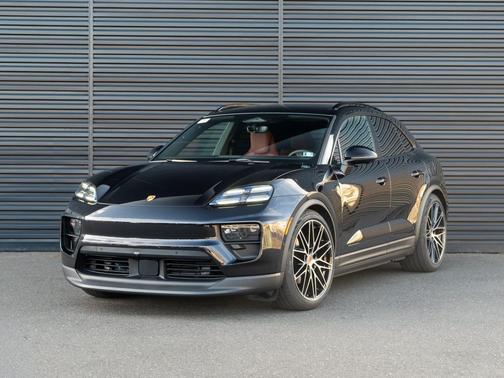 Jet Black 2026 Porsche Macan Macan Electric 4
