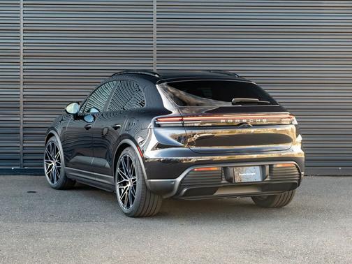Jet Black 2026 Porsche Macan Macan Electric 4