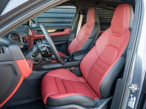 Vanadium Gray Metallic 2026 Porsche Cayenne GTS