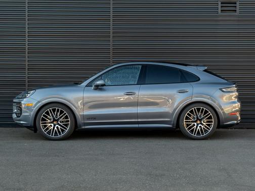 Vanadium Gray Metallic 2026 Porsche Cayenne GTS